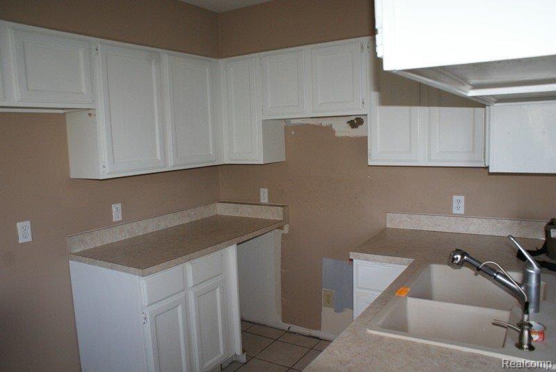 2601 Kingston Road Leonard, MI 48367 - Photo 6 of 18 Kitchen