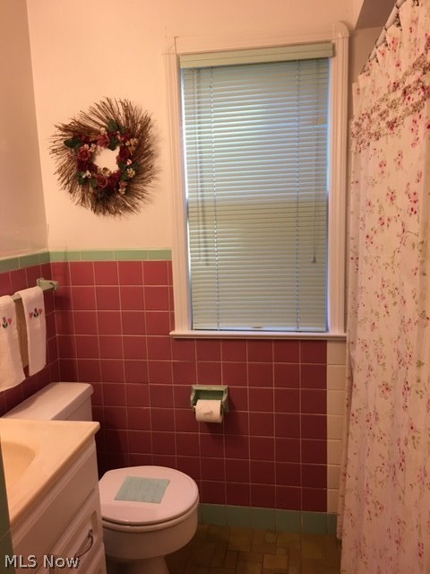 1047 Winston Road Cleveland, OH 44121 - Photo 7 of 15 Gallery Image 7