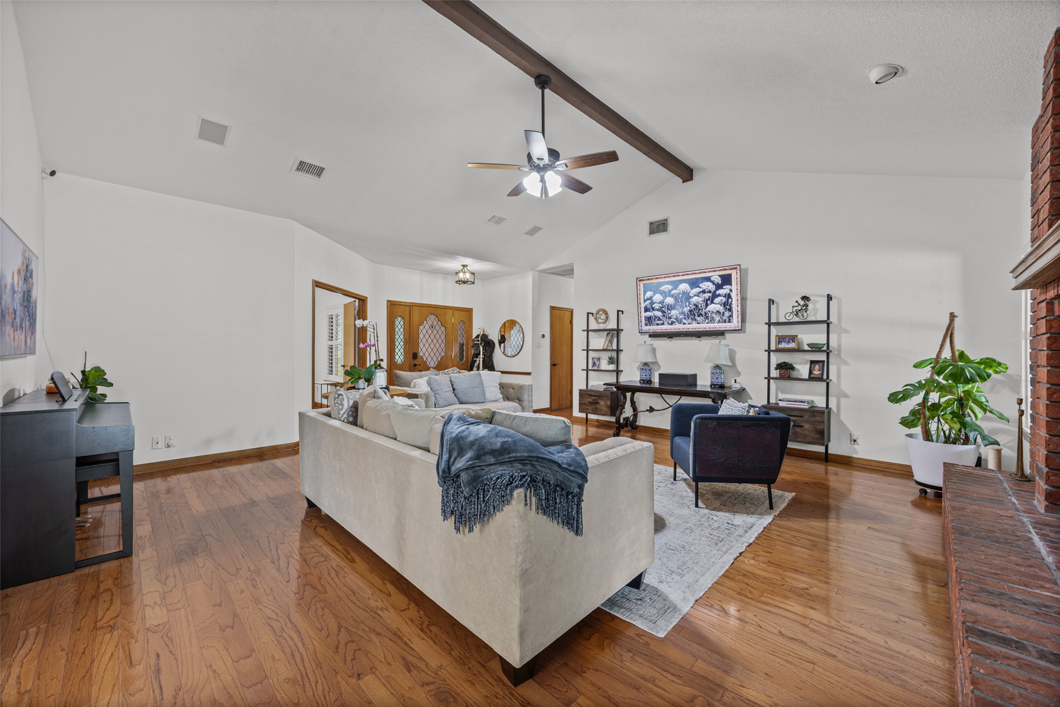 2000 Spinel Road Pflugerville, TX 78660 - Photo 5 of 31 Warm wood floors and a beamed vaulted ceiling define this welcoming living space.