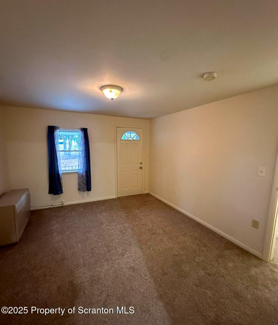 318 15th Avenue, Unit 3 Scranton, PA 18504 - Photo 3 of 14 IMG_7507