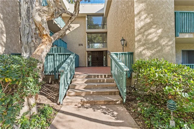 $399,999 | 576 North Bellflower Boulevard, Unit 233, Long Beach, CA 90814