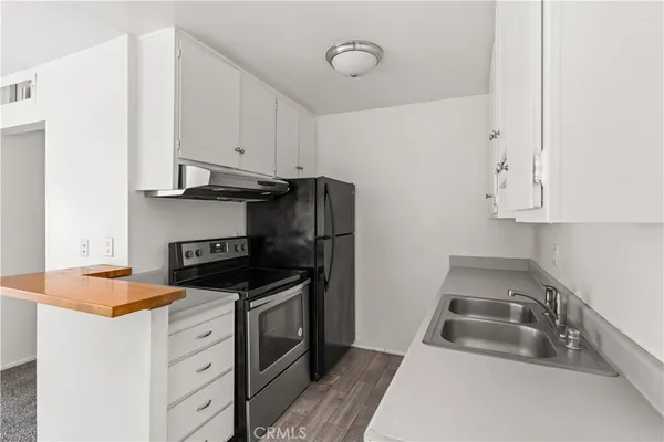 $390,000 | 576 North Bellflower Boulevard, Unit 233, Long Beach, CA 90814