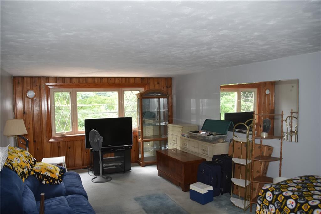 924 Rothpletz Street Pittsburgh, PA 15212 - Photo 3 of 9 Gallery Image 3