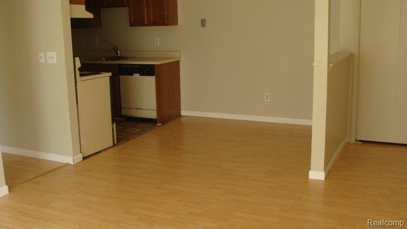 43256 Mound Road, Unit 501 Sterling Heights, MI 48314 - Photo 5 of 7 Kitchen
