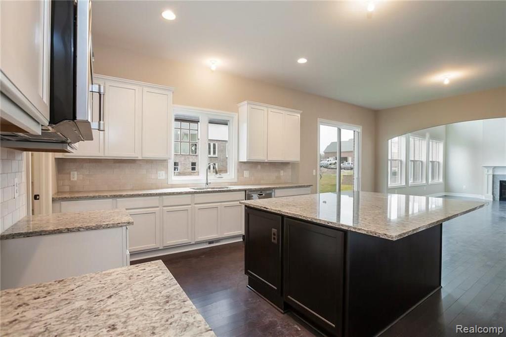 1154 Pembroke Drive Rochester Hills, MI 48307 - Photo 11 of 49