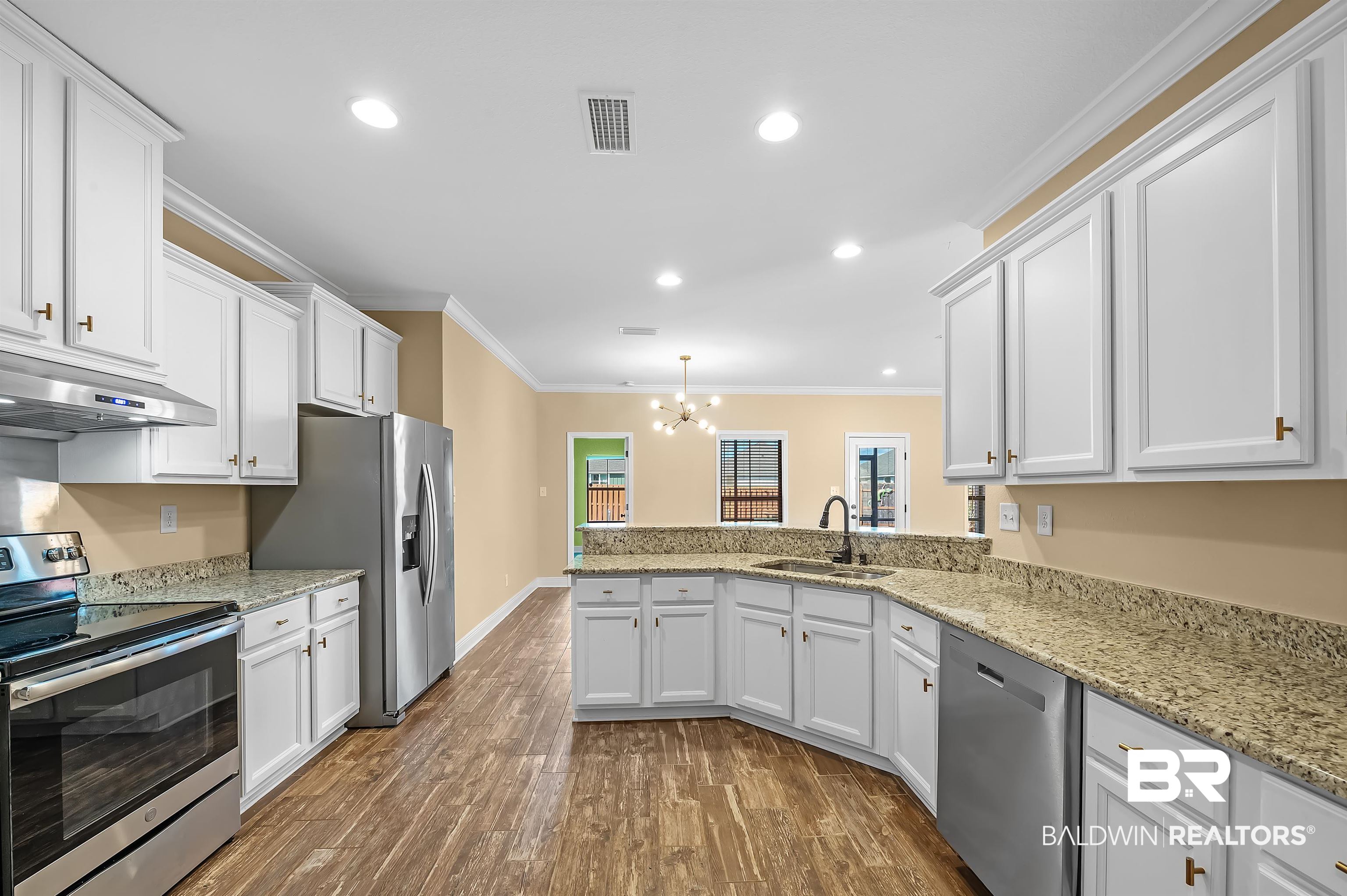 1211 Pembroke Way Foley, AL 36535 - Photo 6 of 32 Kitchen