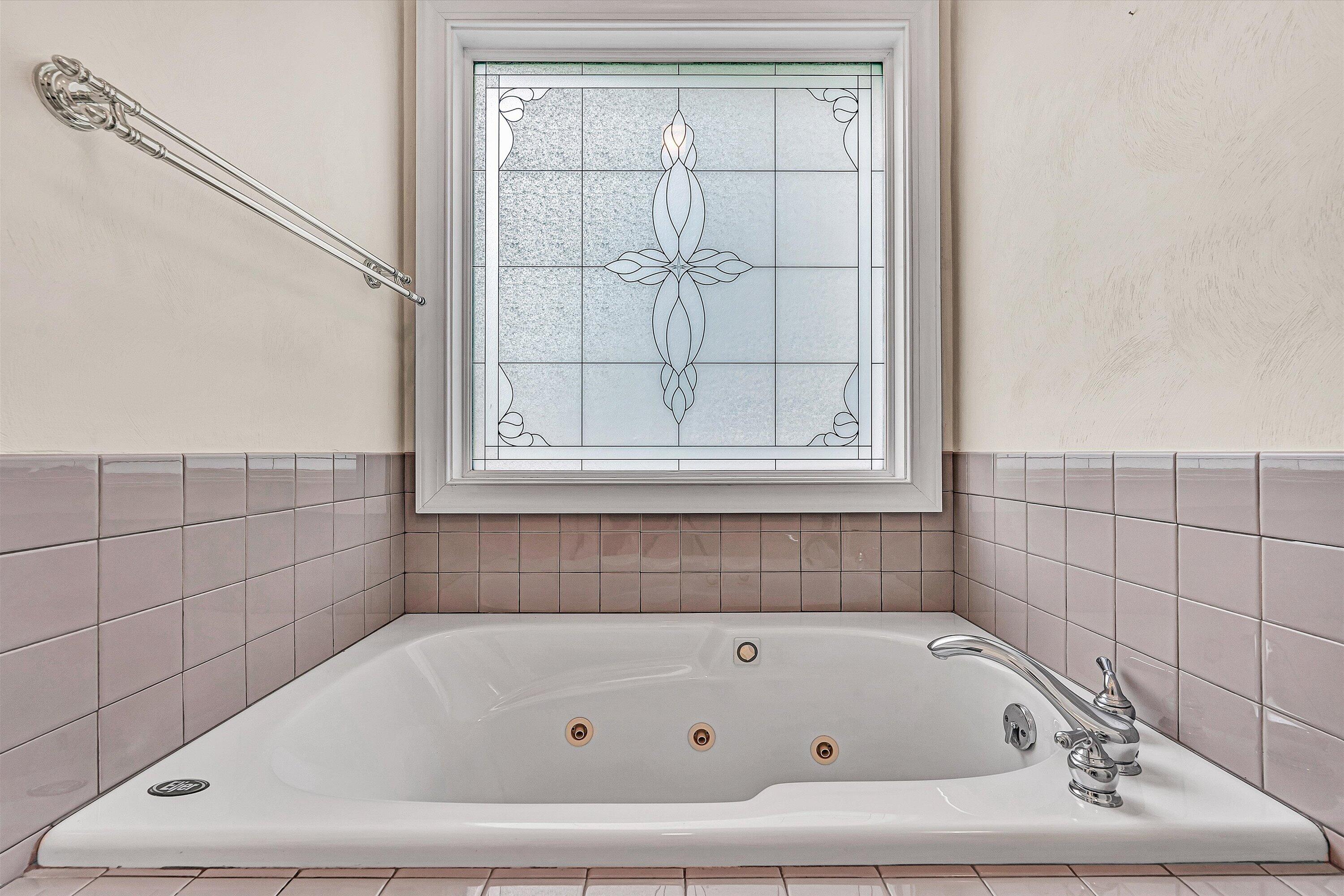 131 Stoney Mill Road Rocky Mount, VA 24151 - Photo 21 of 37 a bathroom with a bathtub