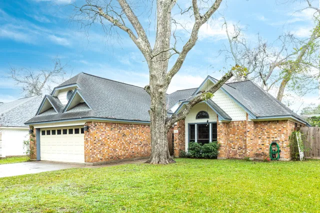 $298,000 | 214 Zinnia Street, Lake Jackson, TX 77566