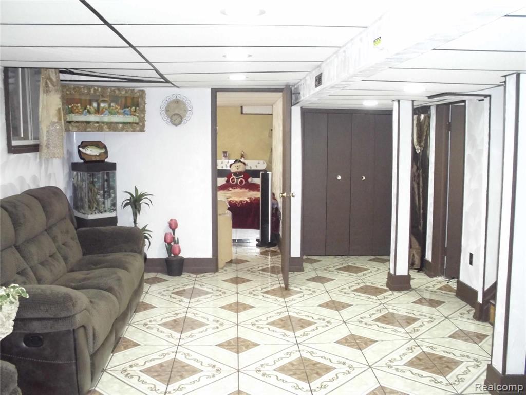 25832 Thomas Warren, MI 48091 - Photo 27 of 35