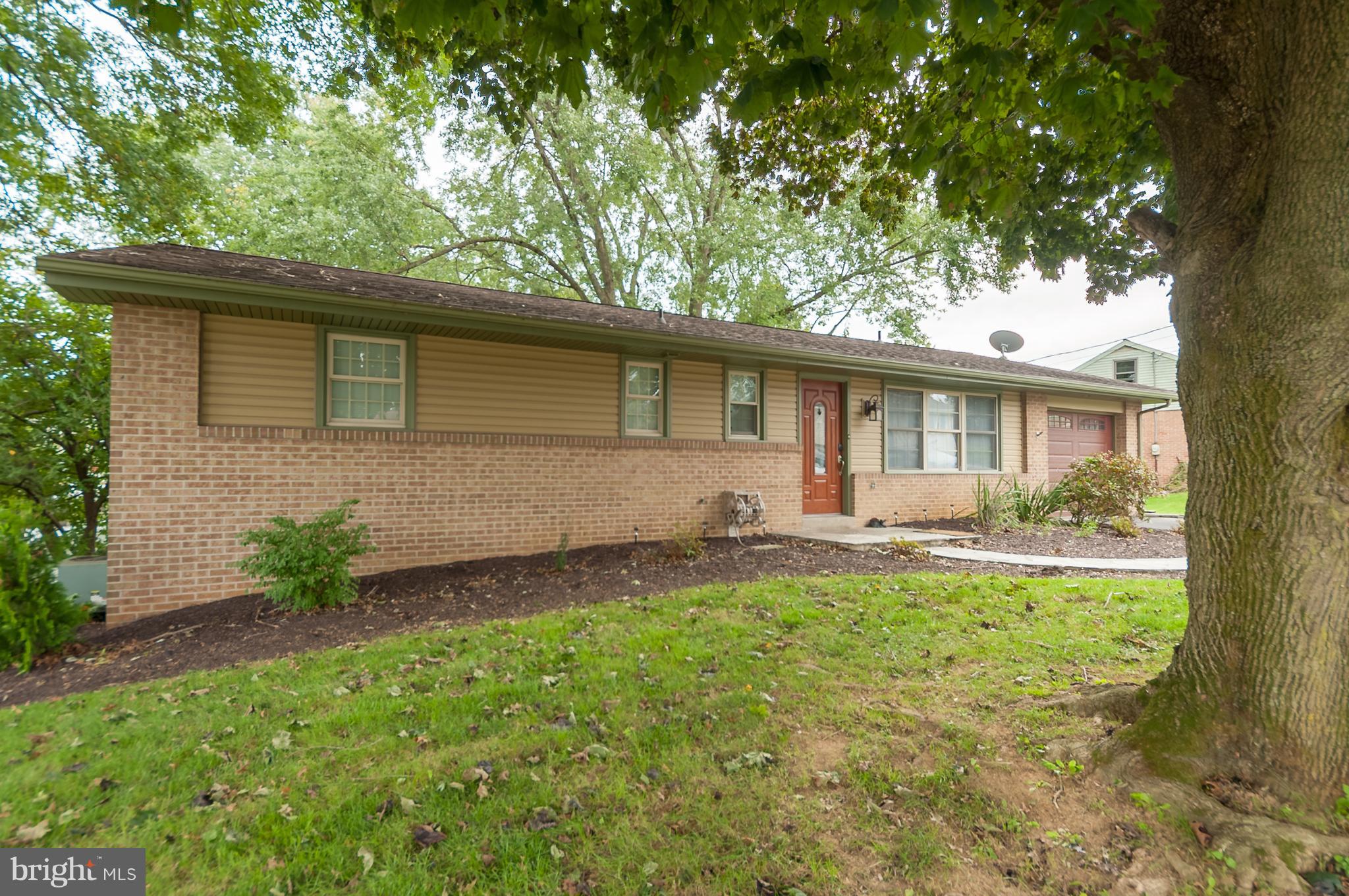 41 Miller Road Akron, PA 17501 - Photo 2 of 34