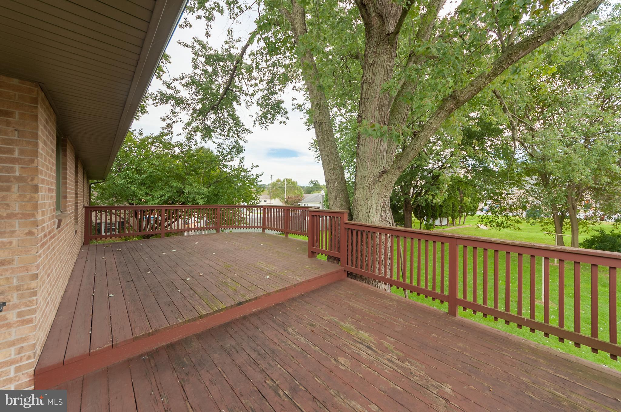 41 Miller Road Akron, PA 17501 - Photo 7 of 34 Large Deck
