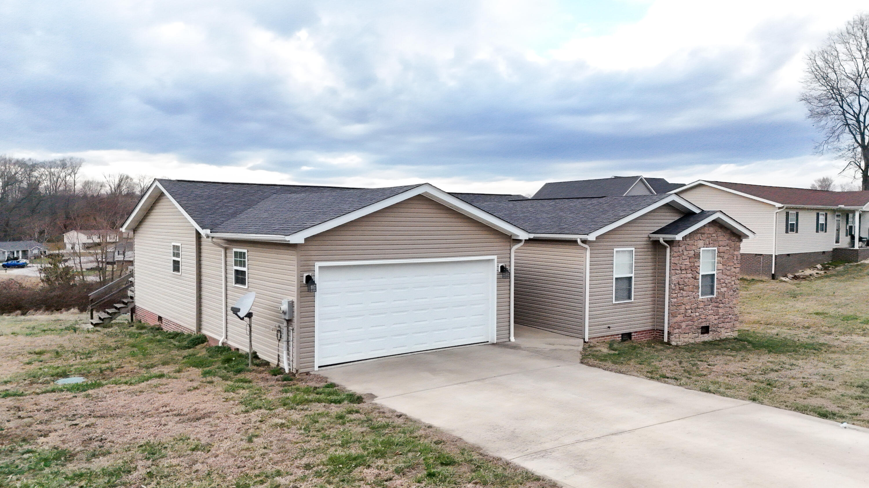 190 Hickory Ridge Drive Corbin, KY 40701 - Photo 5 of 36 Photo Mar 05 2026, 5 34 32 PM
