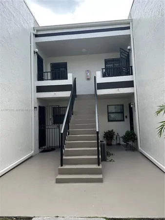 a view of entryway and hall