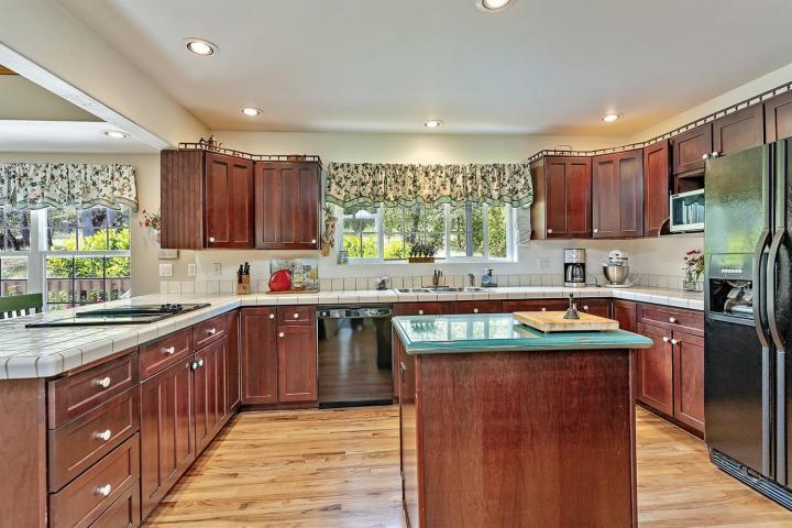 5100 Upper Applegate Road Jacksonville, OR 97530 - Photo 9 of 34 20200402075445568381000000-o