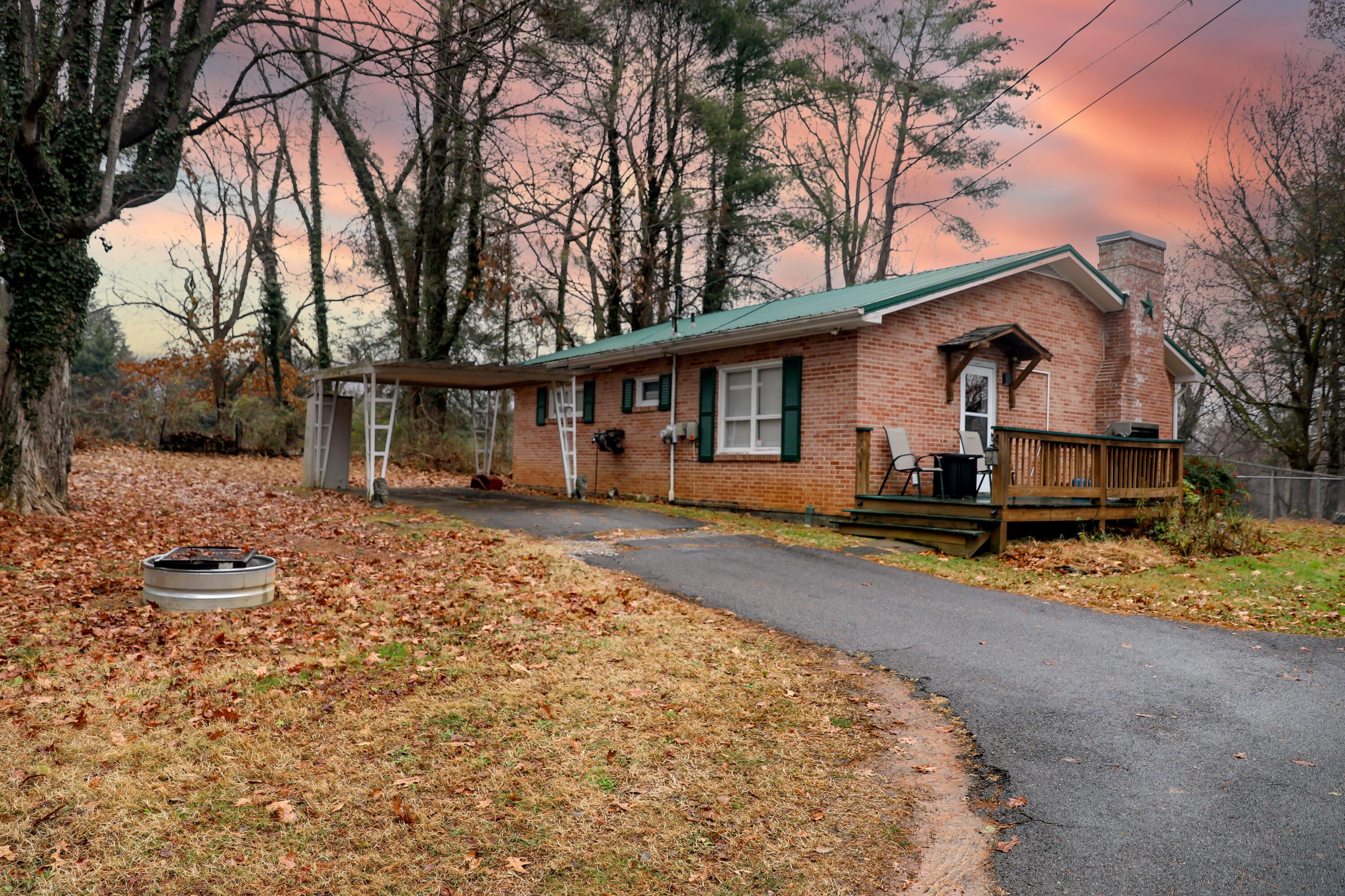 445 Crossway Road Bristol, VA 24201 - Photo 1 of 18 25