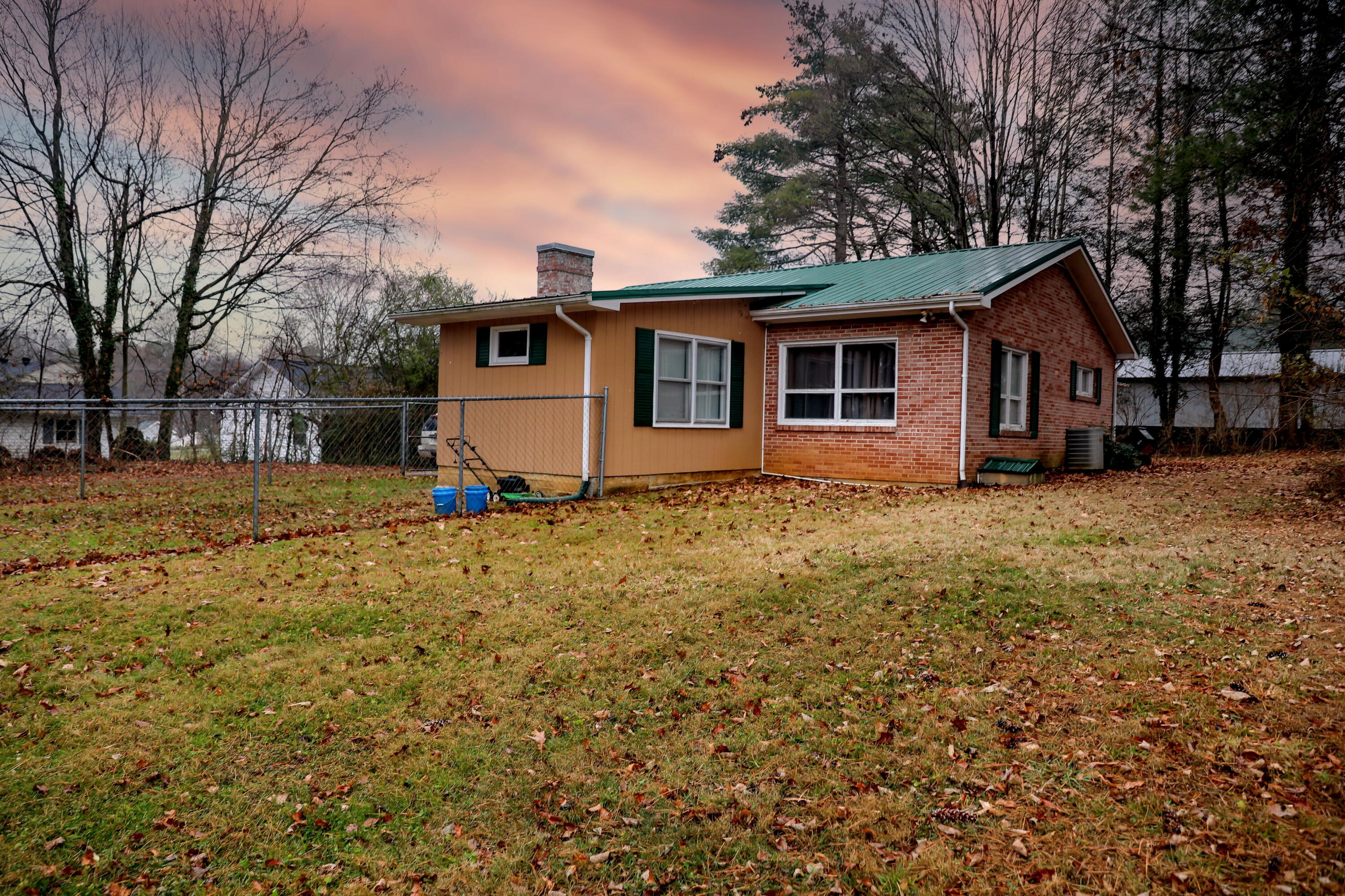 445 Crossway Road Bristol, VA 24201 - Photo 4 of 18 4