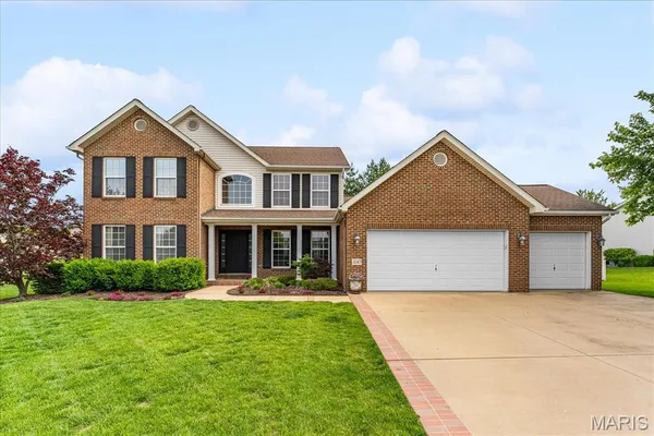 $470,000 | 3247 Roan Hill Drive, Belleville, IL 62221
