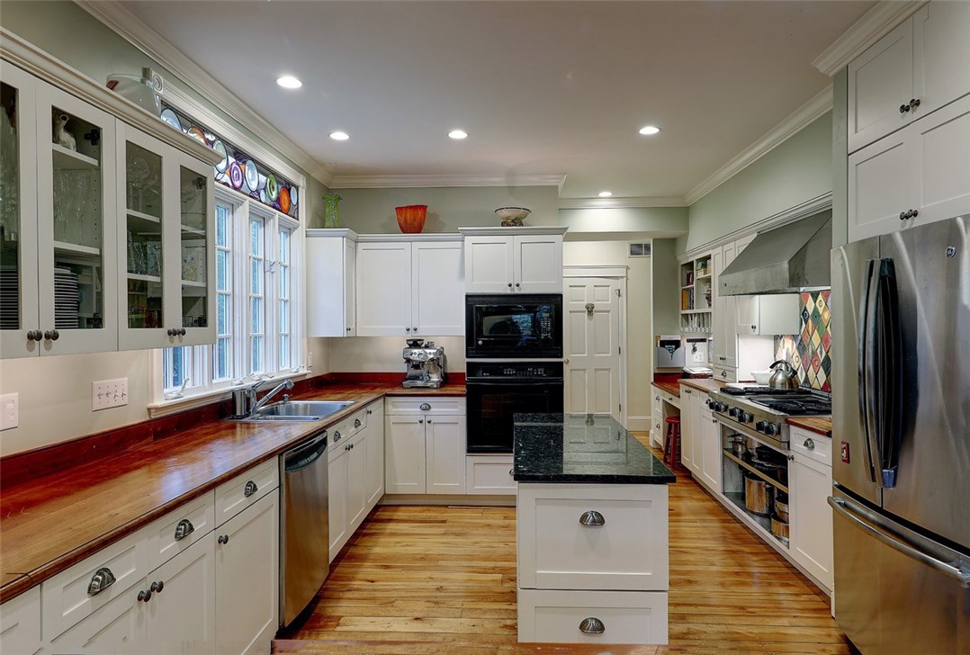 83 Rumstick Road Barrington, RI 02806 - Photo 8 of 28 Wood and Granite Countertops