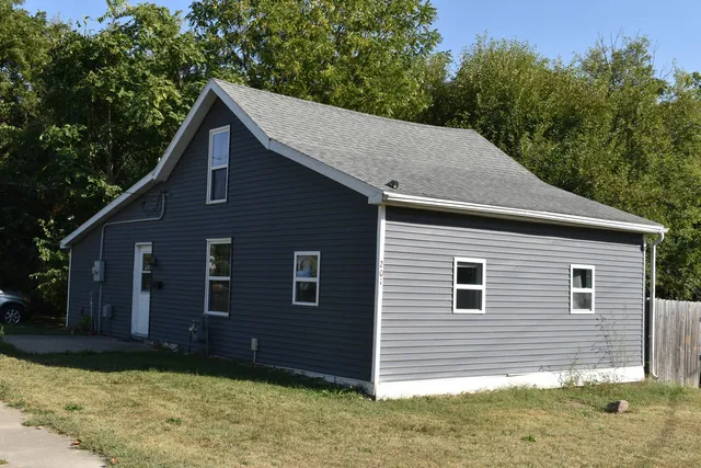 $100,000 | 201 South Maple Street, El Paso, IL 61738