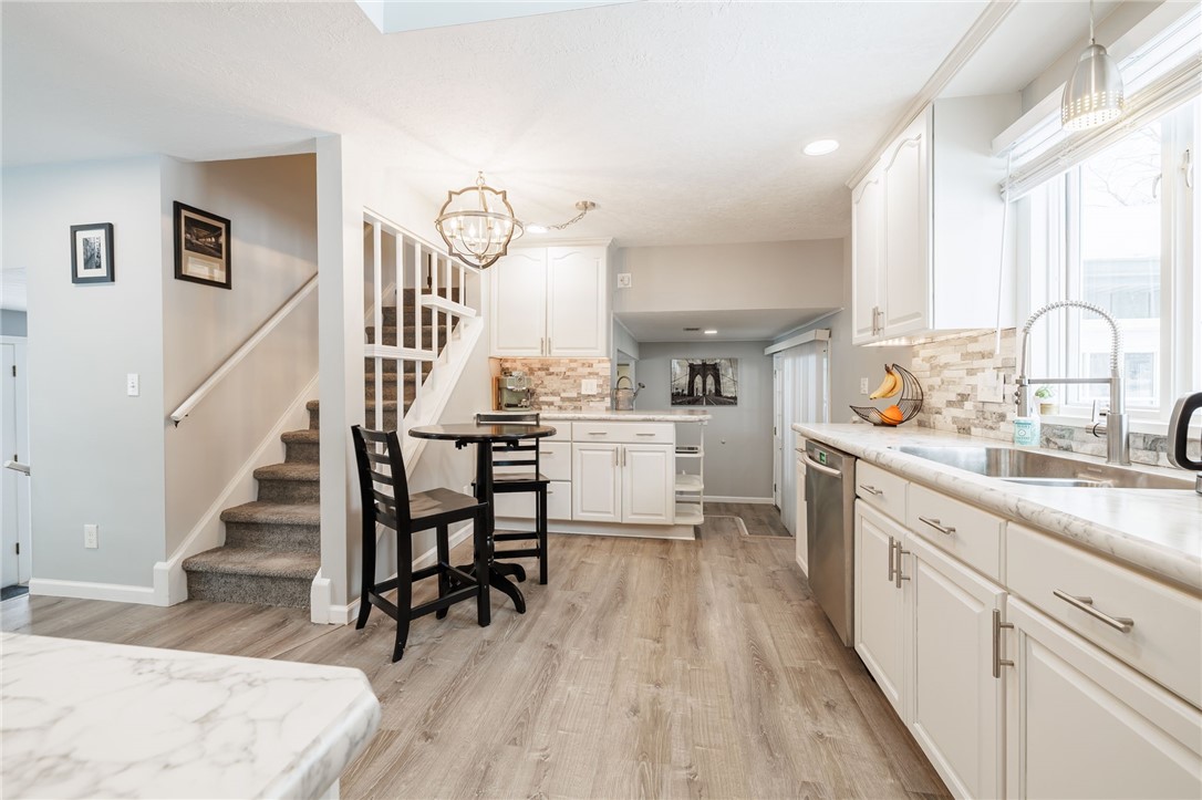 40 Crystal Spring Lane Perinton, NY 14450 - Photo 7 of 33 Kitchen