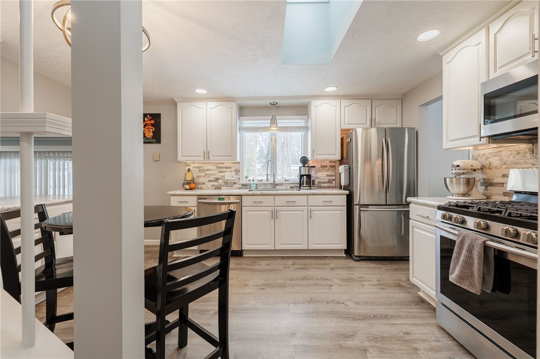 40 Crystal Spring Lane Perinton, NY 14450 - Photo 10 of 33