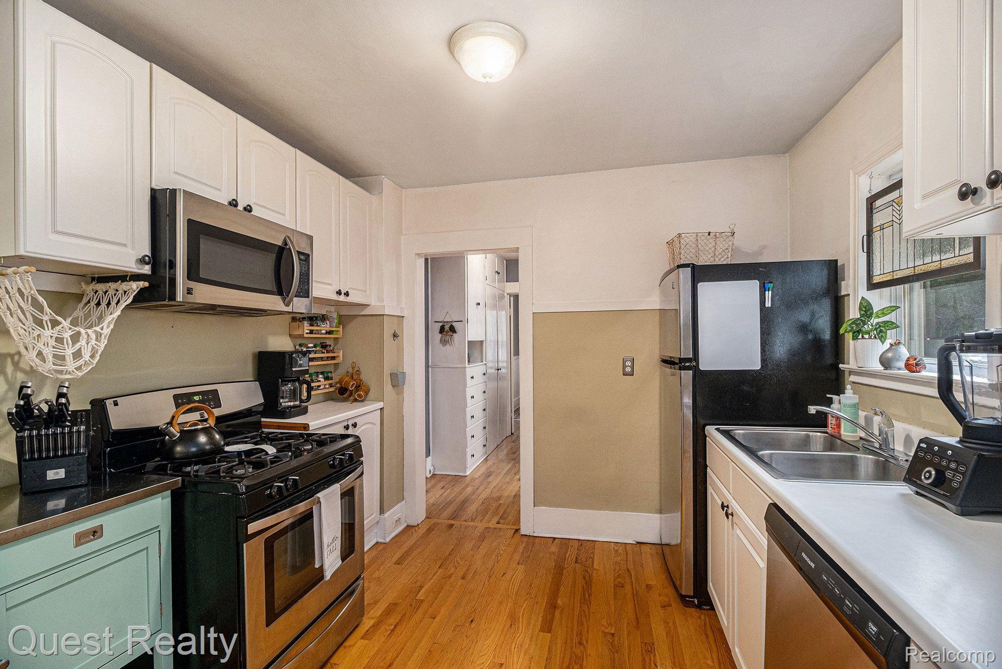 259 Stratford Road Ferndale, MI 48220 - Photo 5 of 13 Gallery Image 5