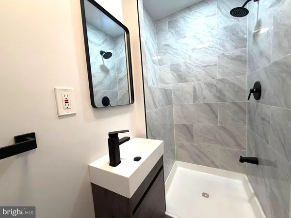 $2,600 | 330 North 2nd Street, Unit B, Camden, NJ 08102