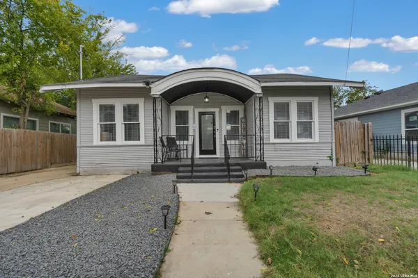$2,600 | 704 Cuney Way, San Antonio, TX 78210