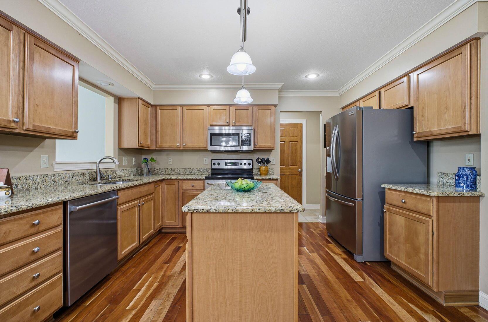 2216 Reeves Avenue Lewis Center, OH 43035 - Photo 14 of 53 Granite countertops
