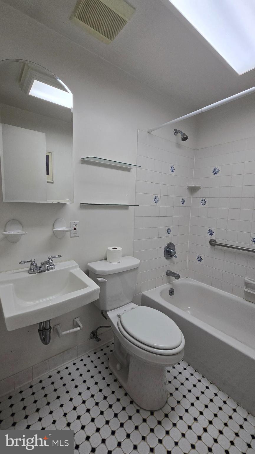 1016 Grovehill Road Baltimore, MD 21227 - Photo 56 of 65 Full bath