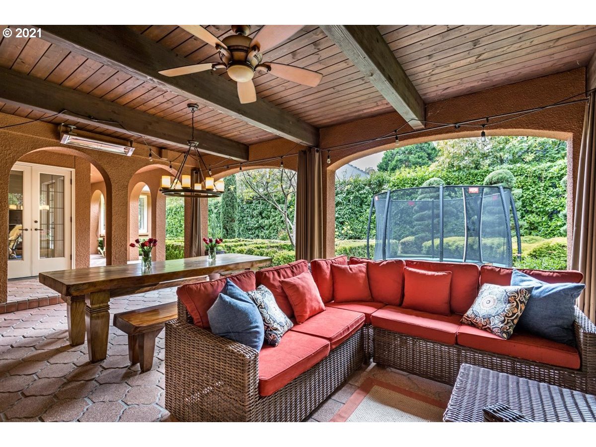 11745 South Riverwood Road Portland, OR 97219 - Photo 12 of 32 Gallery Image 12