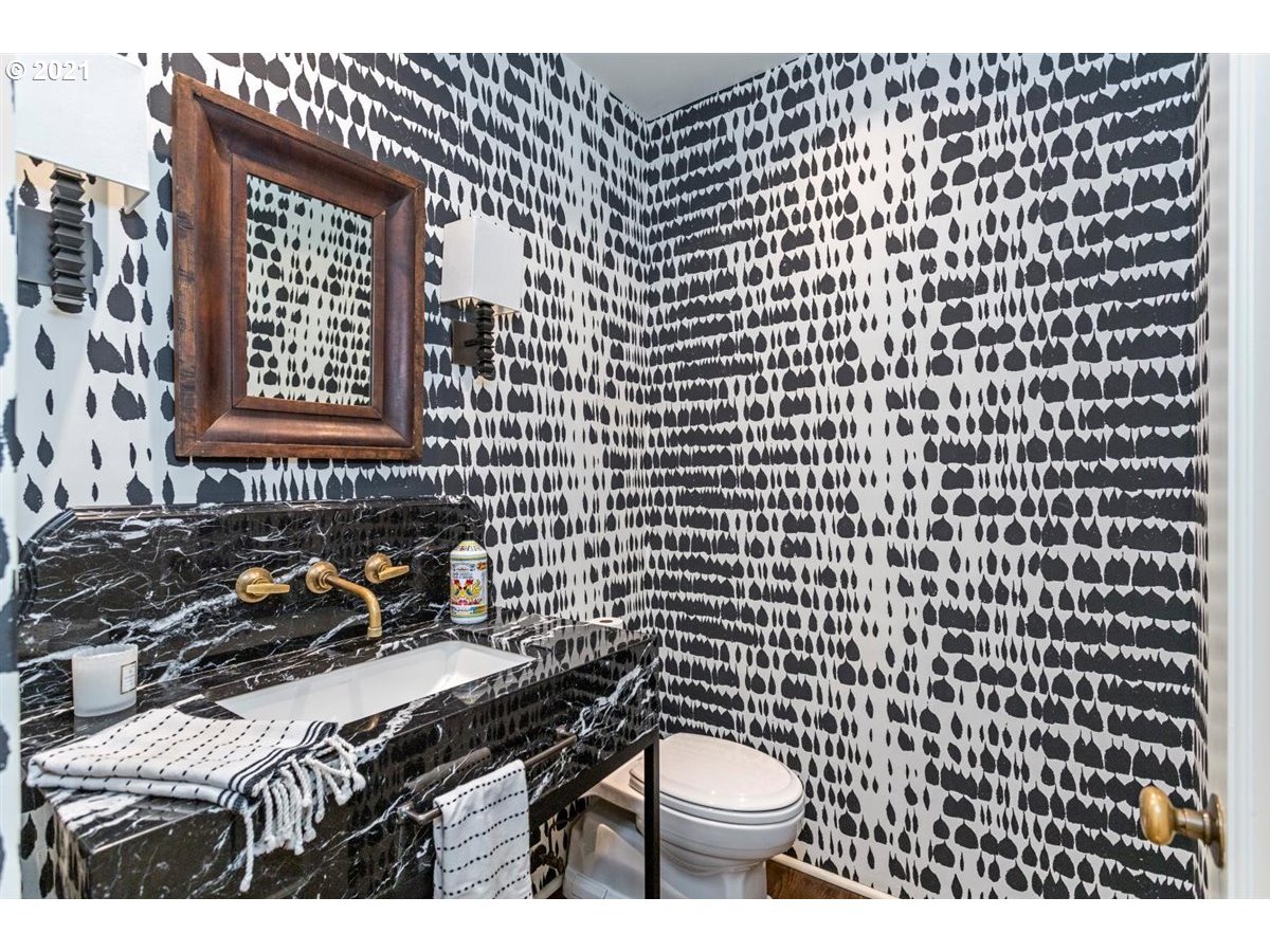 11745 South Riverwood Road Portland, OR 97219 - Photo 14 of 32 Gallery Image 14