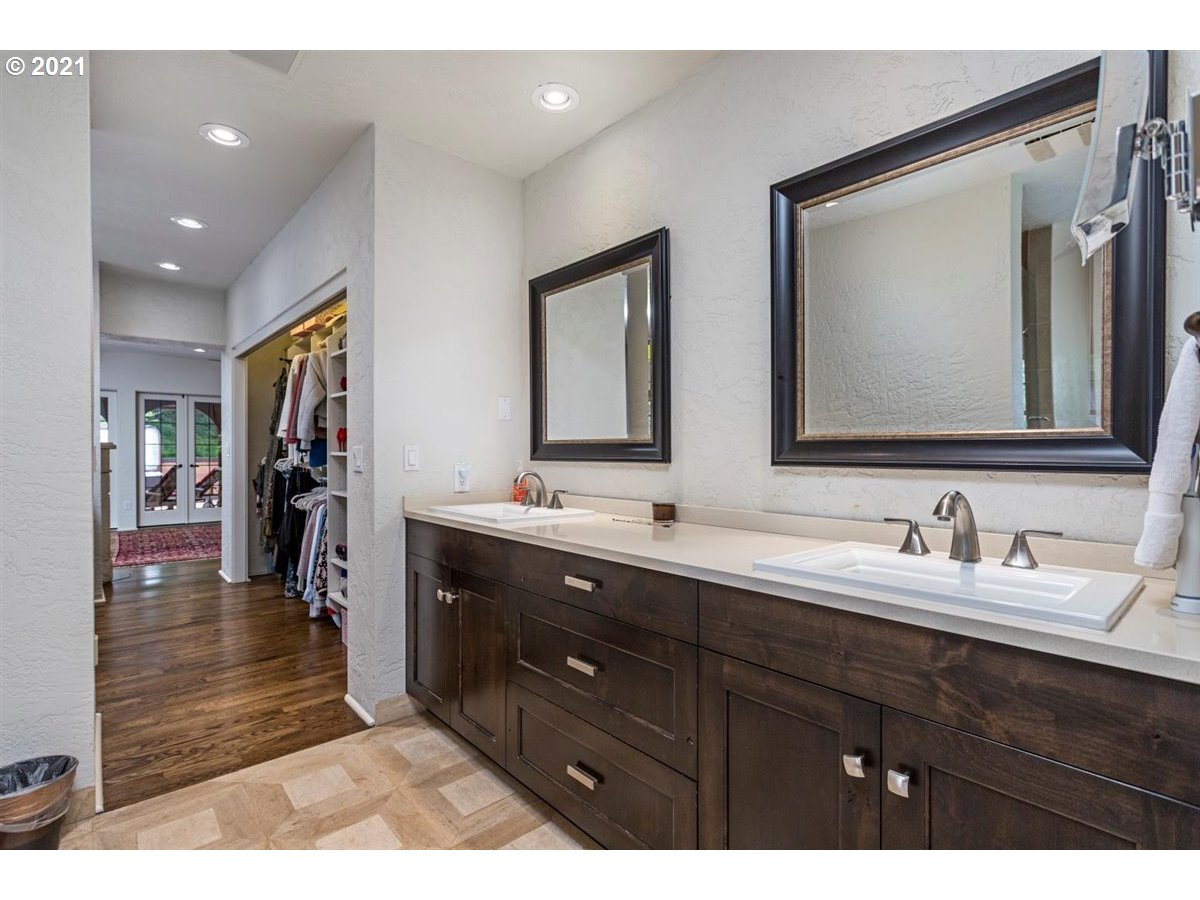 11745 South Riverwood Road Portland, OR 97219 - Photo 16 of 32 Gallery Image 16