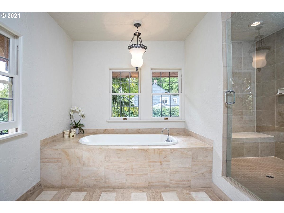11745 South Riverwood Road Portland, OR 97219 - Photo 17 of 32 Gallery Image 17