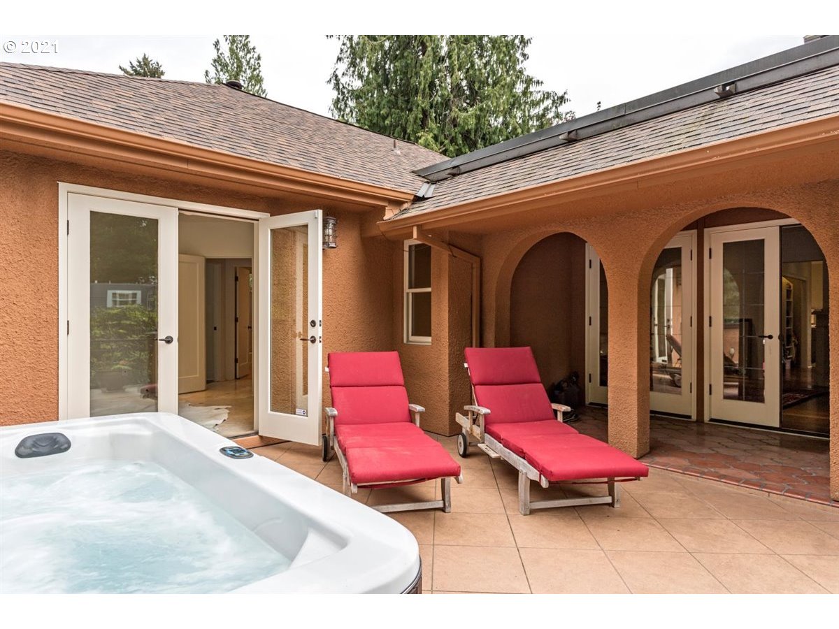 11745 South Riverwood Road Portland, OR 97219 - Photo 19 of 32 Gallery Image 19