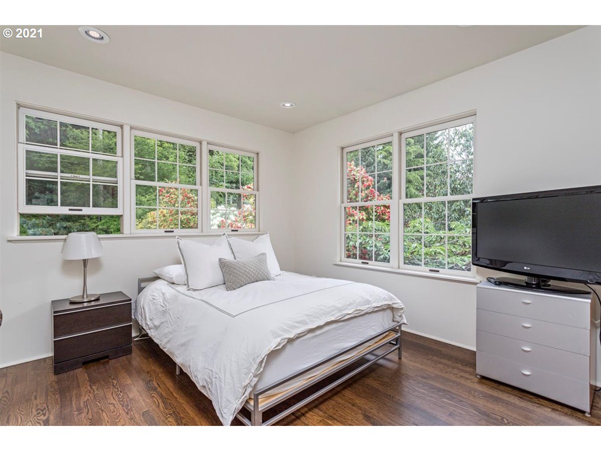 11745 South Riverwood Road Portland, OR 97219 - Photo 20 of 32 Gallery Image 20
