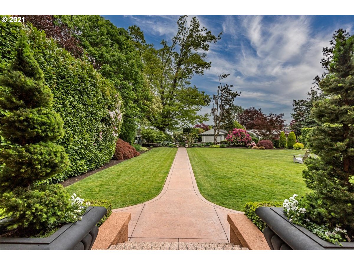 11745 South Riverwood Road Portland, OR 97219 - Photo 3 of 32 Gallery Image 3