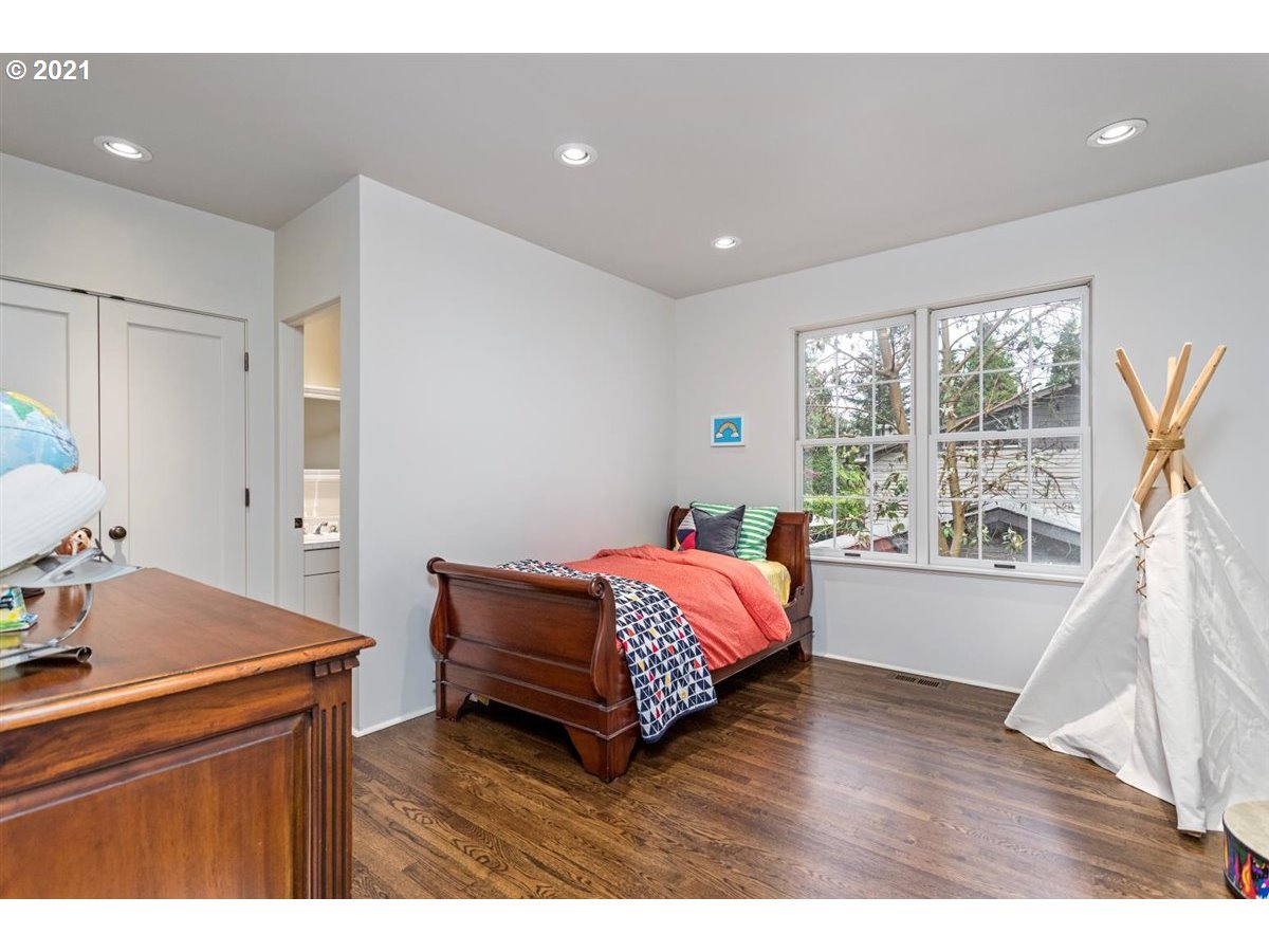 11745 South Riverwood Road Portland, OR 97219 - Photo 21 of 32 Gallery Image 21