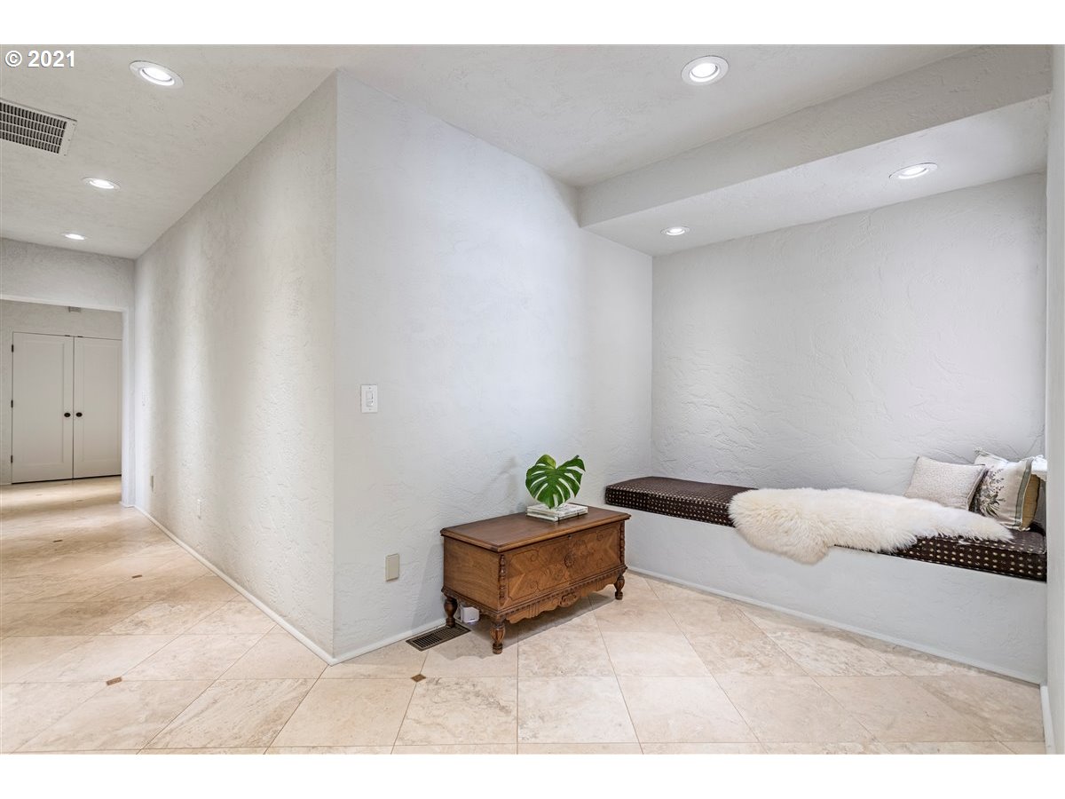 11745 South Riverwood Road Portland, OR 97219 - Photo 24 of 32 Gallery Image 24
