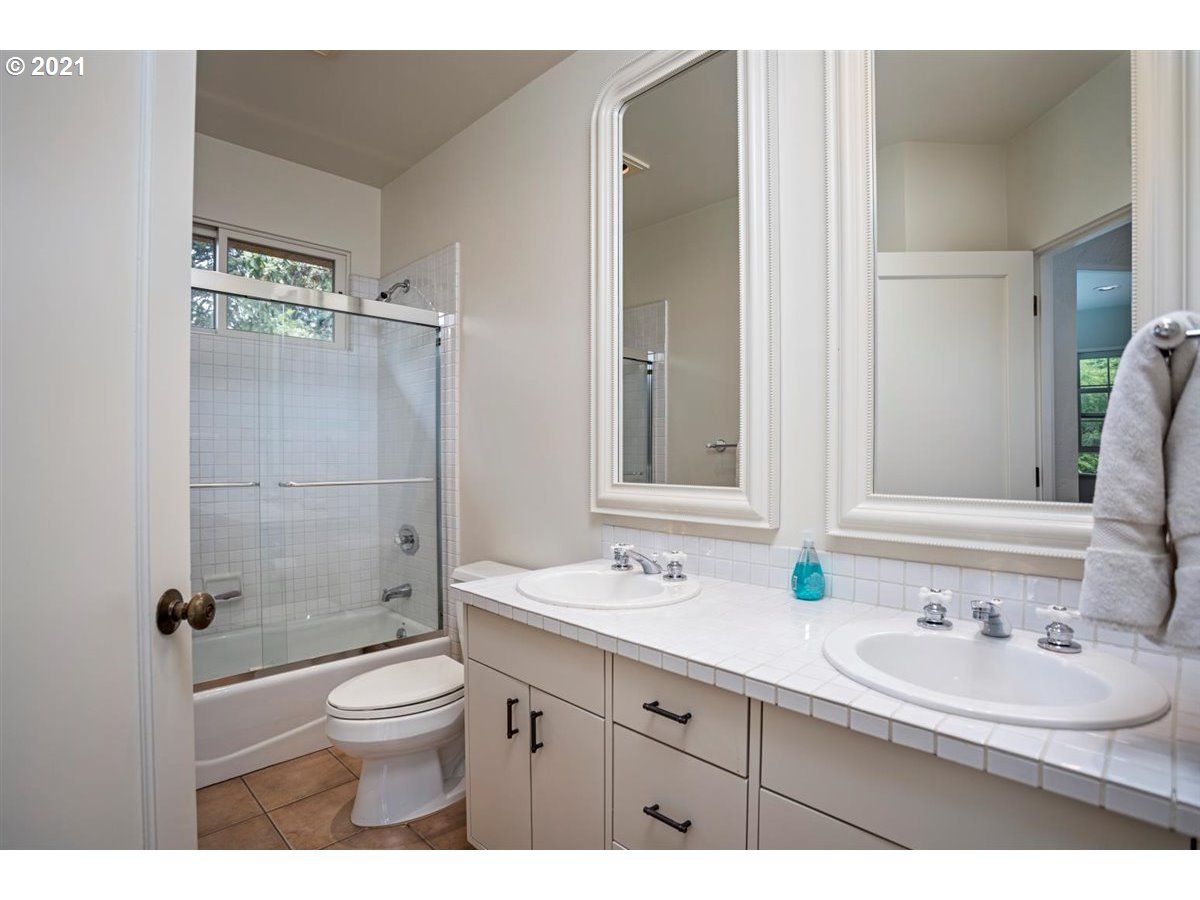 11745 South Riverwood Road Portland, OR 97219 - Photo 25 of 32 Gallery Image 25