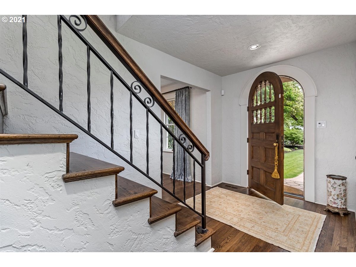 11745 South Riverwood Road Portland, OR 97219 - Photo 4 of 32 Gallery Image 4