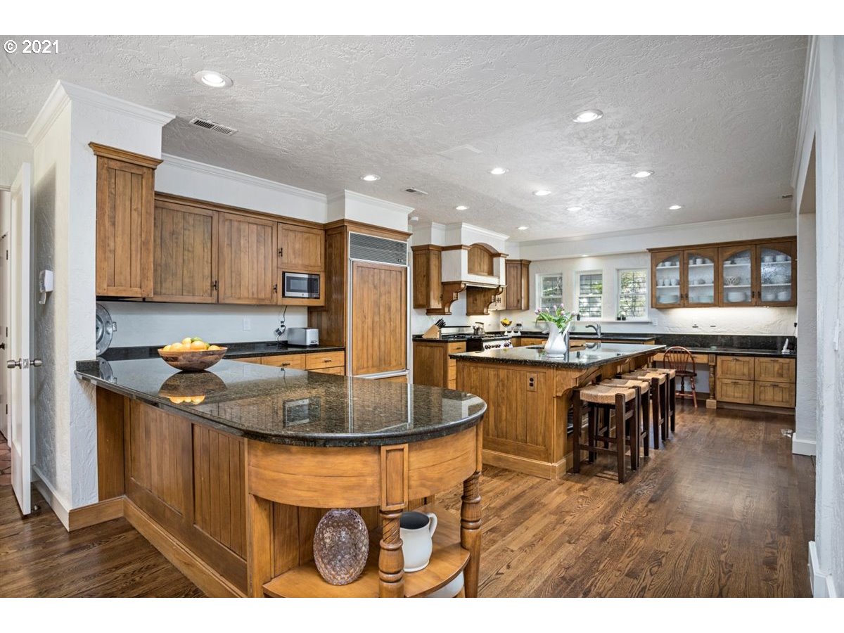 11745 South Riverwood Road Portland, OR 97219 - Photo 8 of 32 Gallery Image 8