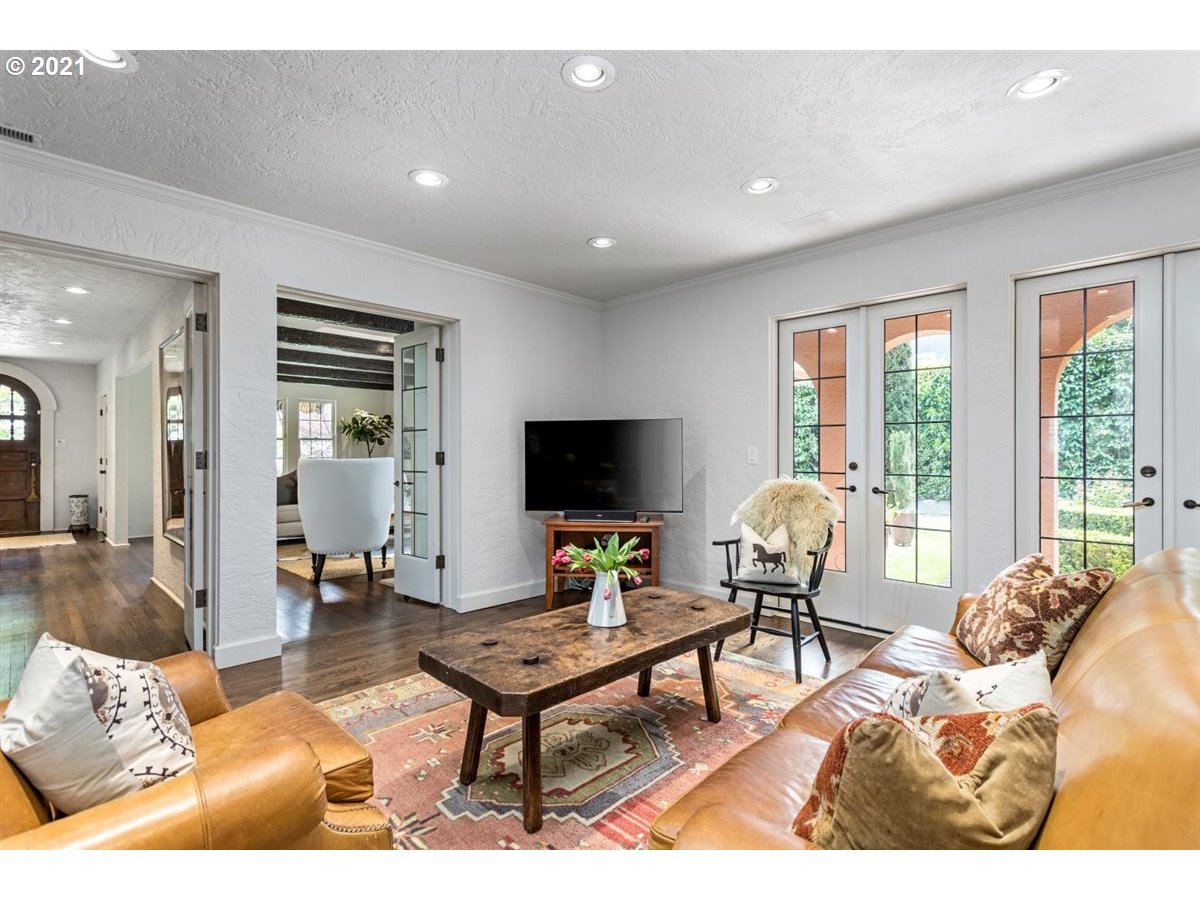 11745 South Riverwood Road Portland, OR 97219 - Photo 10 of 32 Gallery Image 10