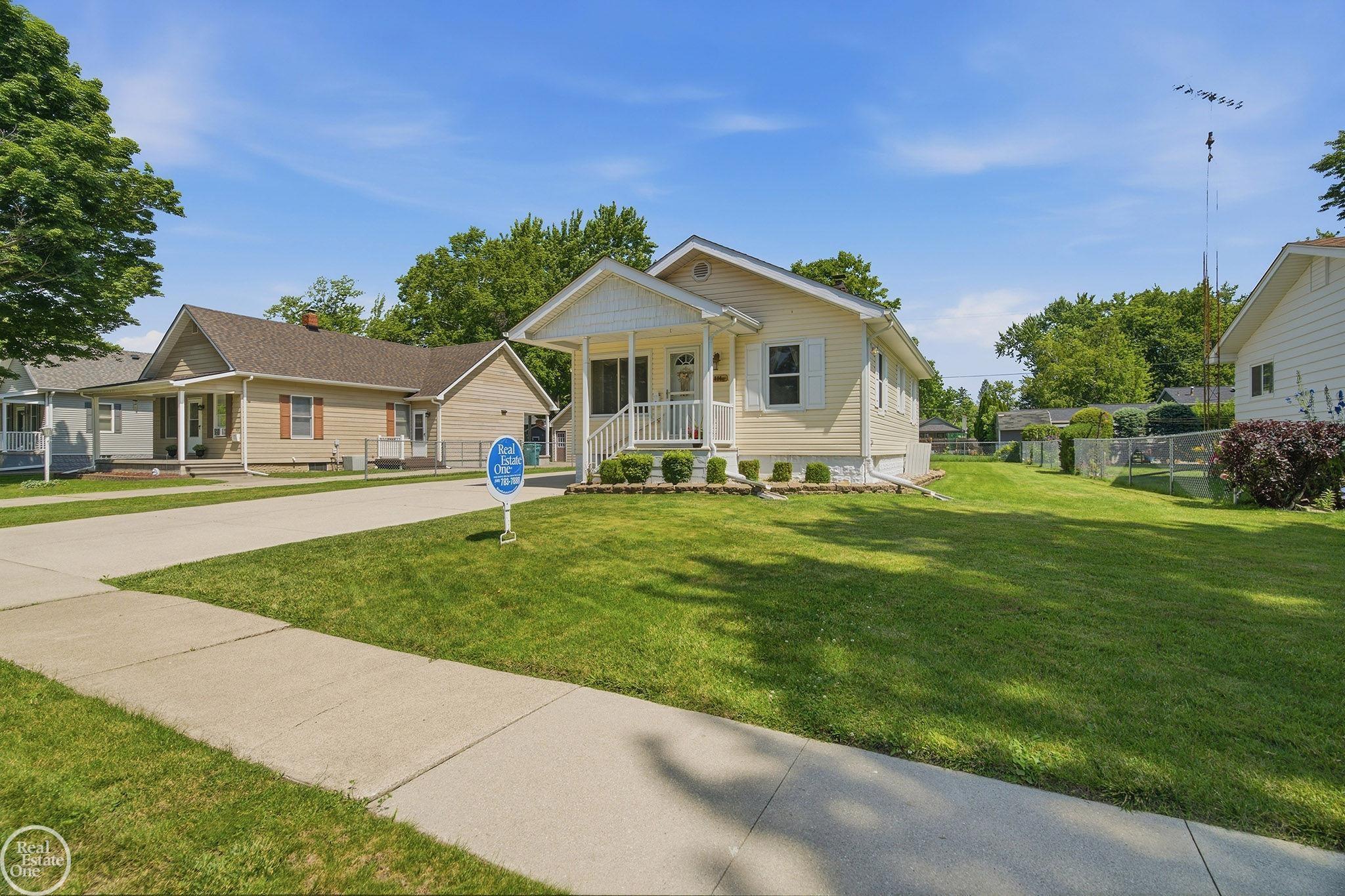804 Waterloo St. Clair, MI 48079 - Photo 6 of 35