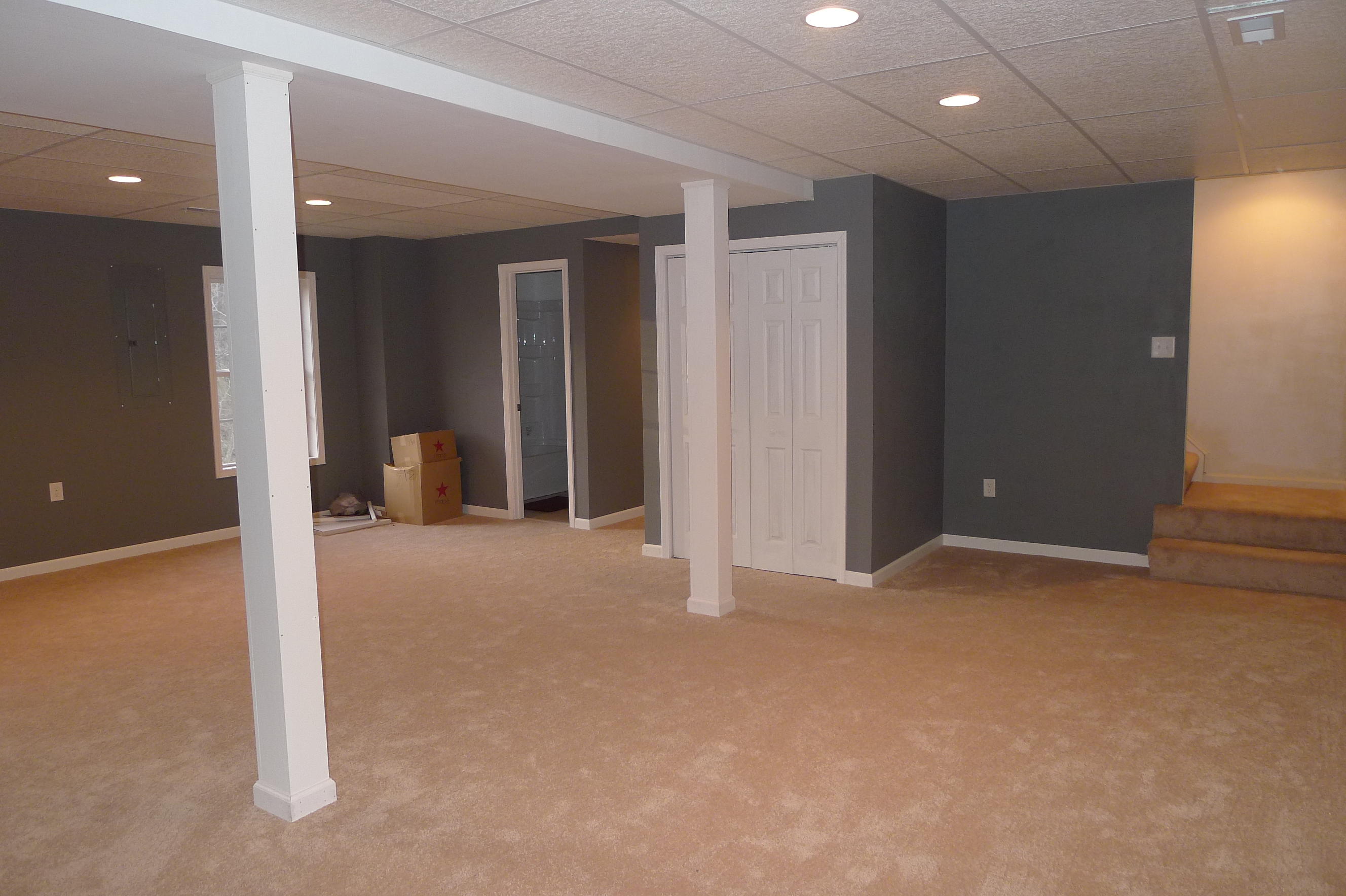 2850 Green Ridge Road Northwest Roanoke, VA 24019 - Photo 15 of 30 a view of an empty room with closet and bathroom