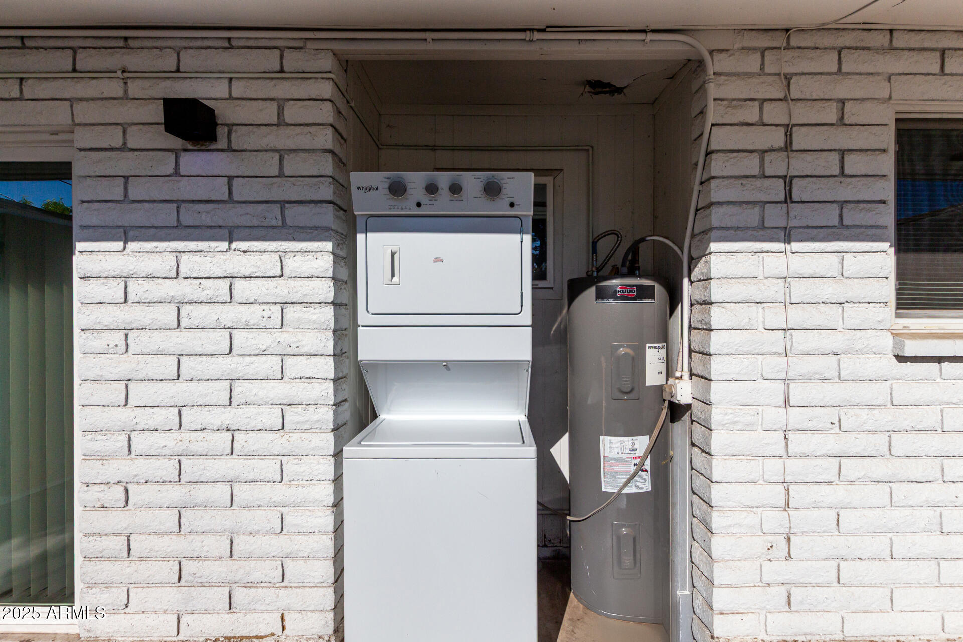 131 North Horne, Unit E Mesa, AZ 85203 - Photo 21 of 26 a close view of a fireplace