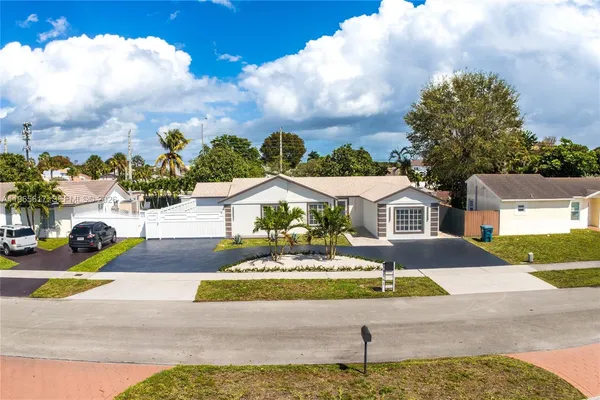 $3,800 | 19541 Northwest 57th Court, Hialeah, FL 33015