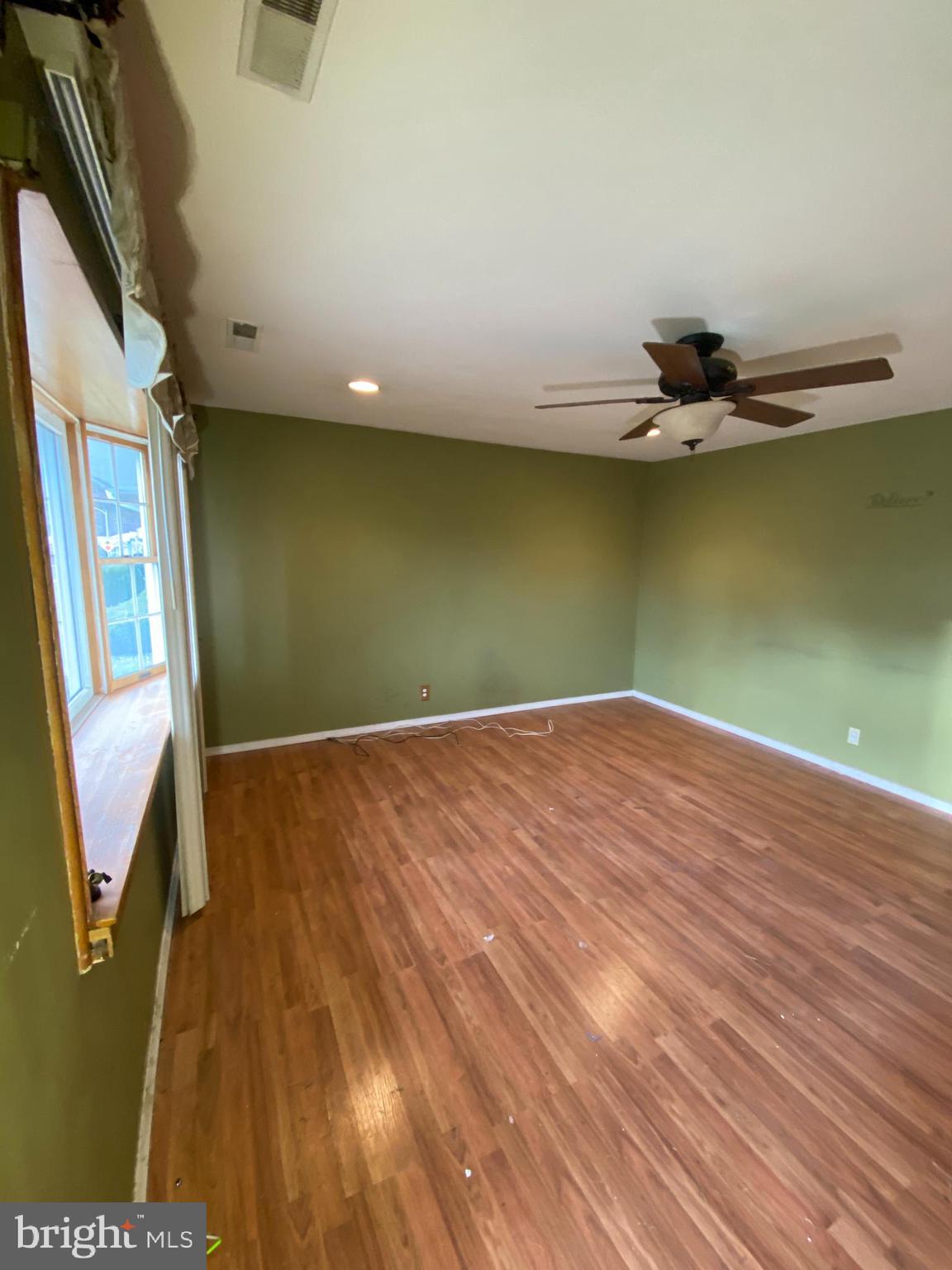 209 Yorkshire Road Fairless Hills, PA 19030 - Photo 4 of 25 Gallery Image 4