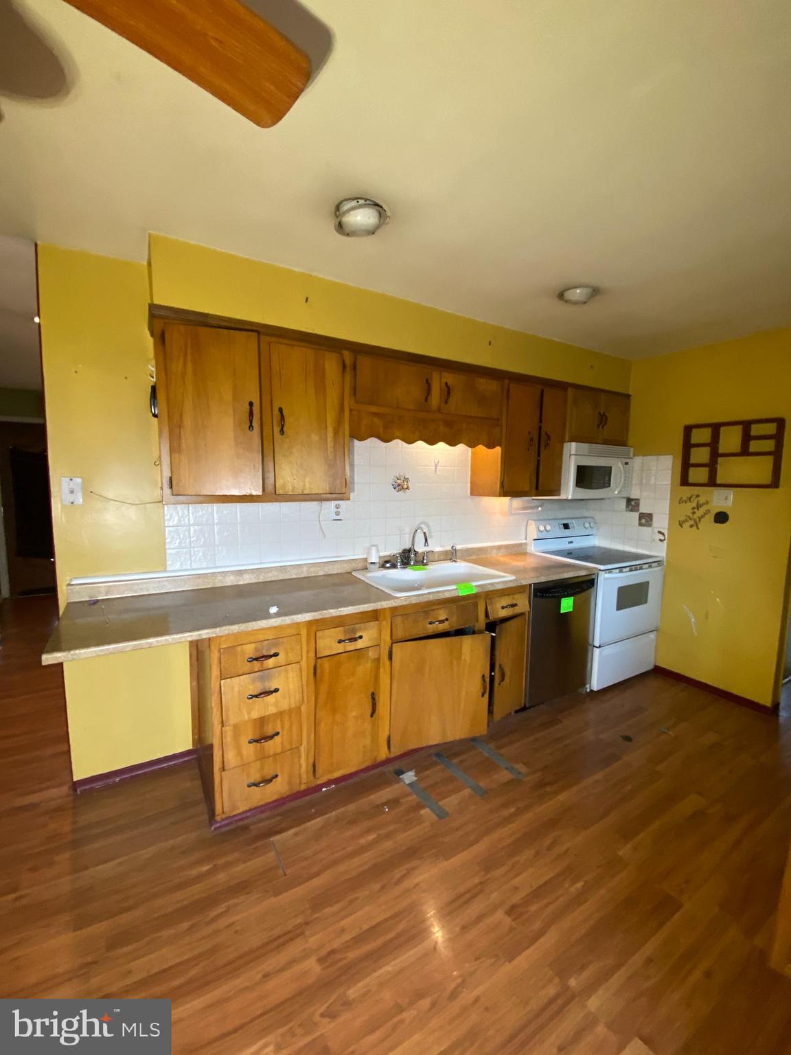 209 Yorkshire Road Fairless Hills, PA 19030 - Photo 9 of 25 Gallery Image 9