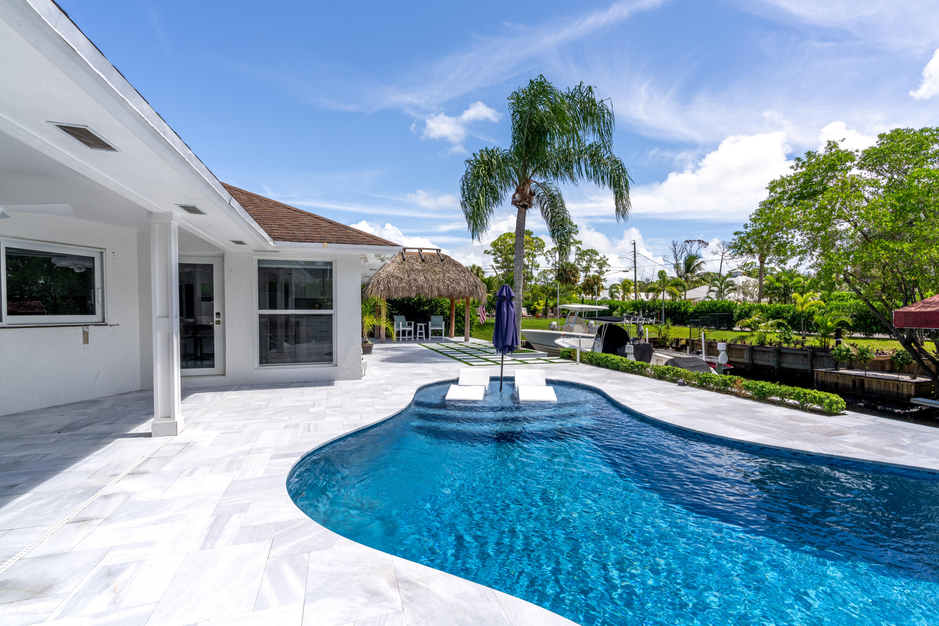 9524 Southeast Cove Point Street Jupiter, FL 33469 - Photo 22 of 35 a view of a house with backyard and sitting area